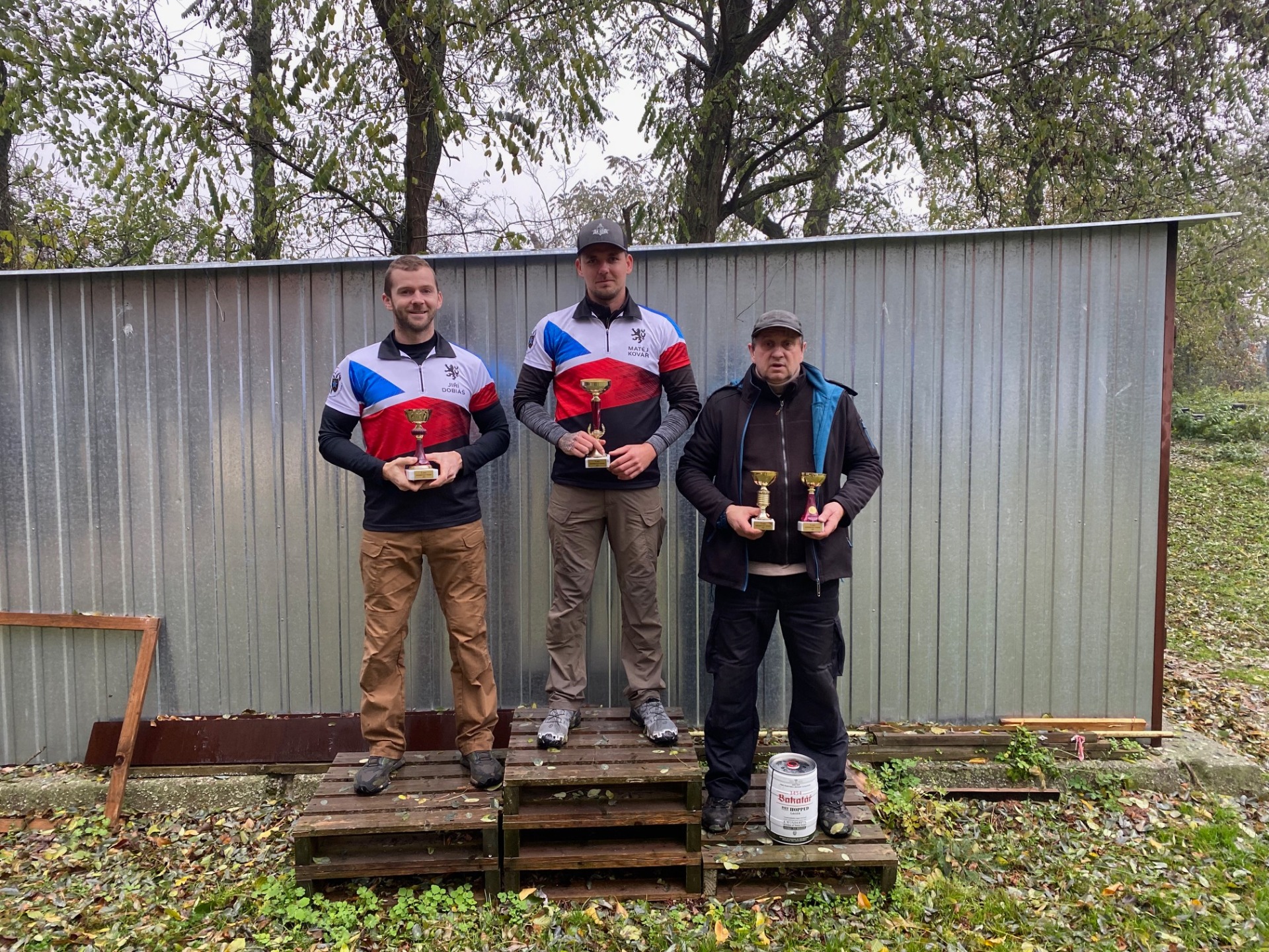 Celkoví vítězové: zleva Jiří Dobiáš, Matěj Kovář, Miloš Kysela